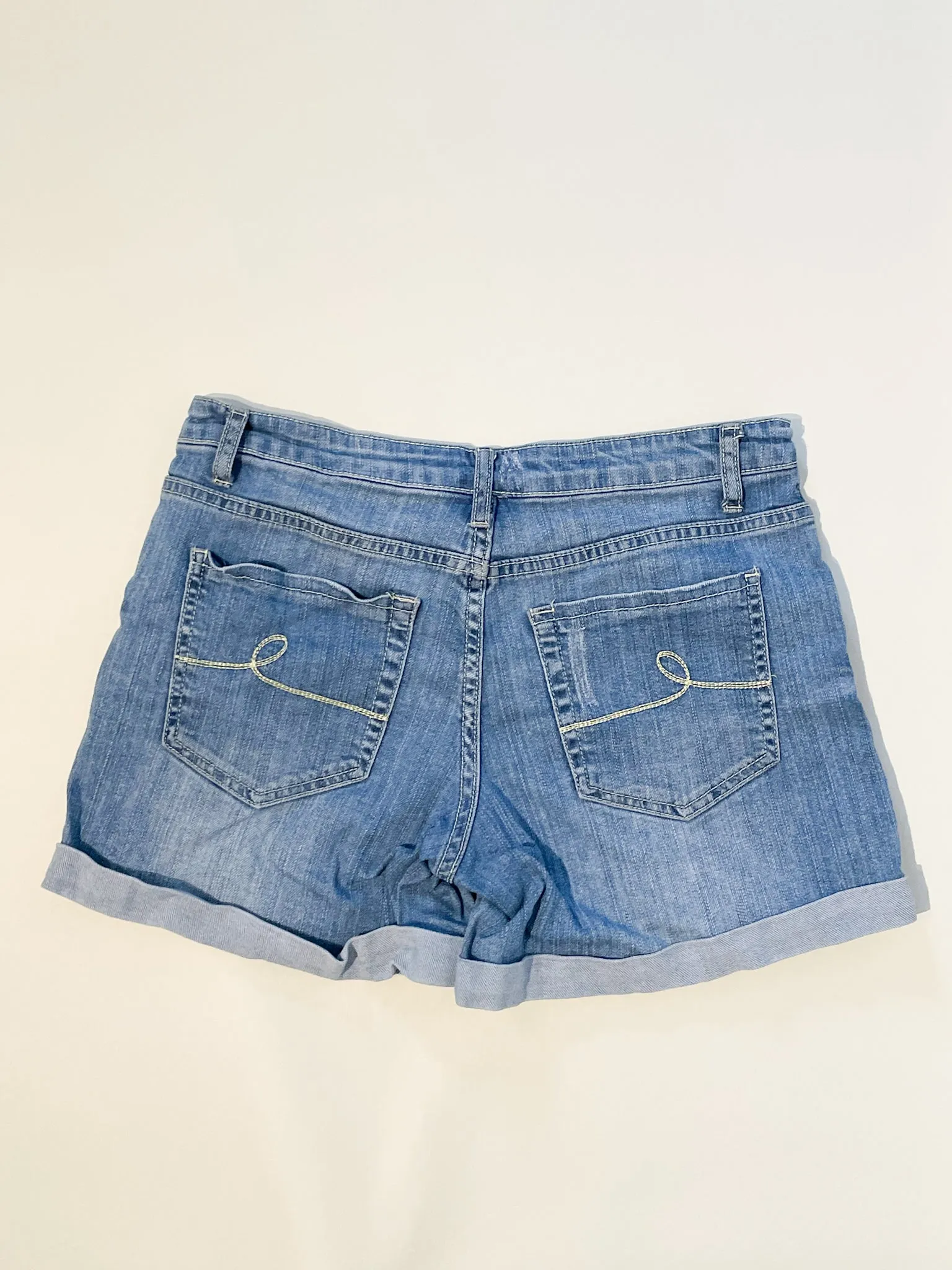 Avant Premiere Light Wash Cuffed Jean Shorts - Medium