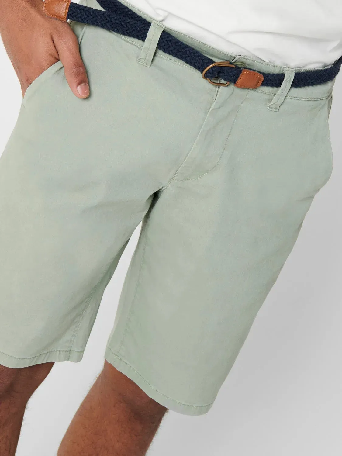 Bermudas de corte regular tipo chinos