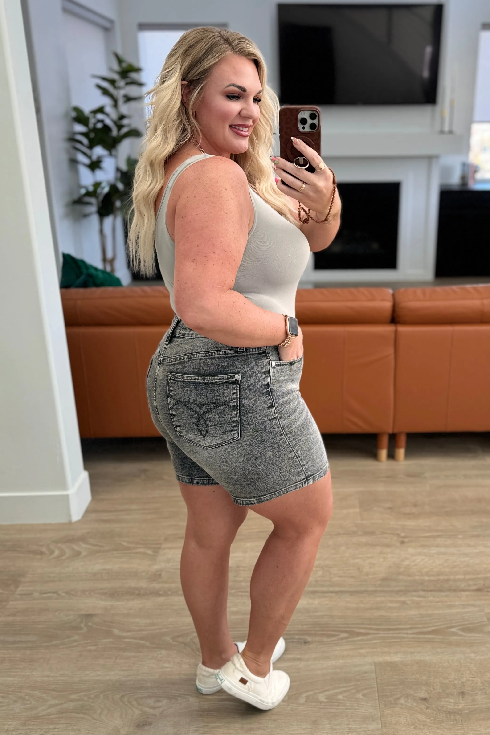 Judy Blue High-Rise Button-Fly Cuffed Shorts in Grey