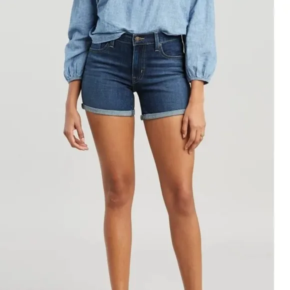 Levi’s dark denim rolled cuffed 514 straight jeans shorts. NWT 29x30