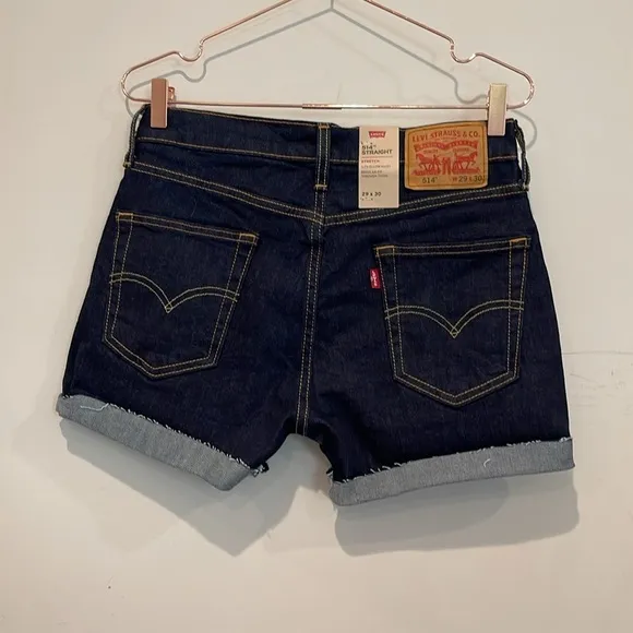 Levi’s dark denim rolled cuffed 514 straight jeans shorts. NWT 29x30