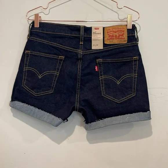 Levi’s dark denim rolled cuffed 514 straight jeans shorts. NWT 29x30