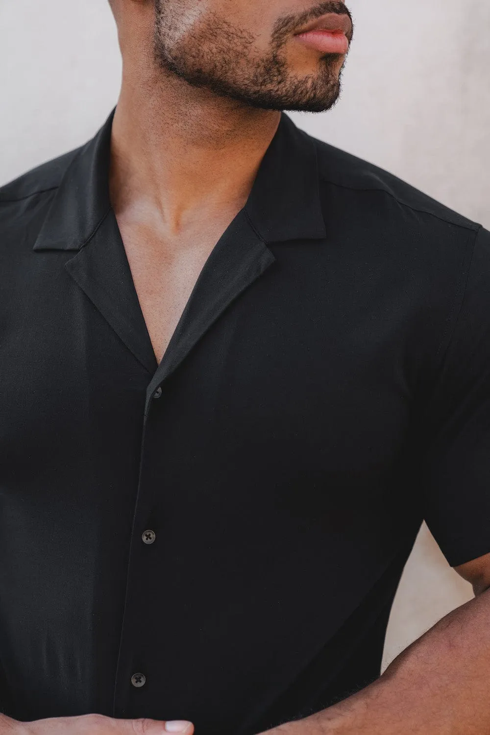 Muscle Fit Short Sleeve Viscose Shirt in Black