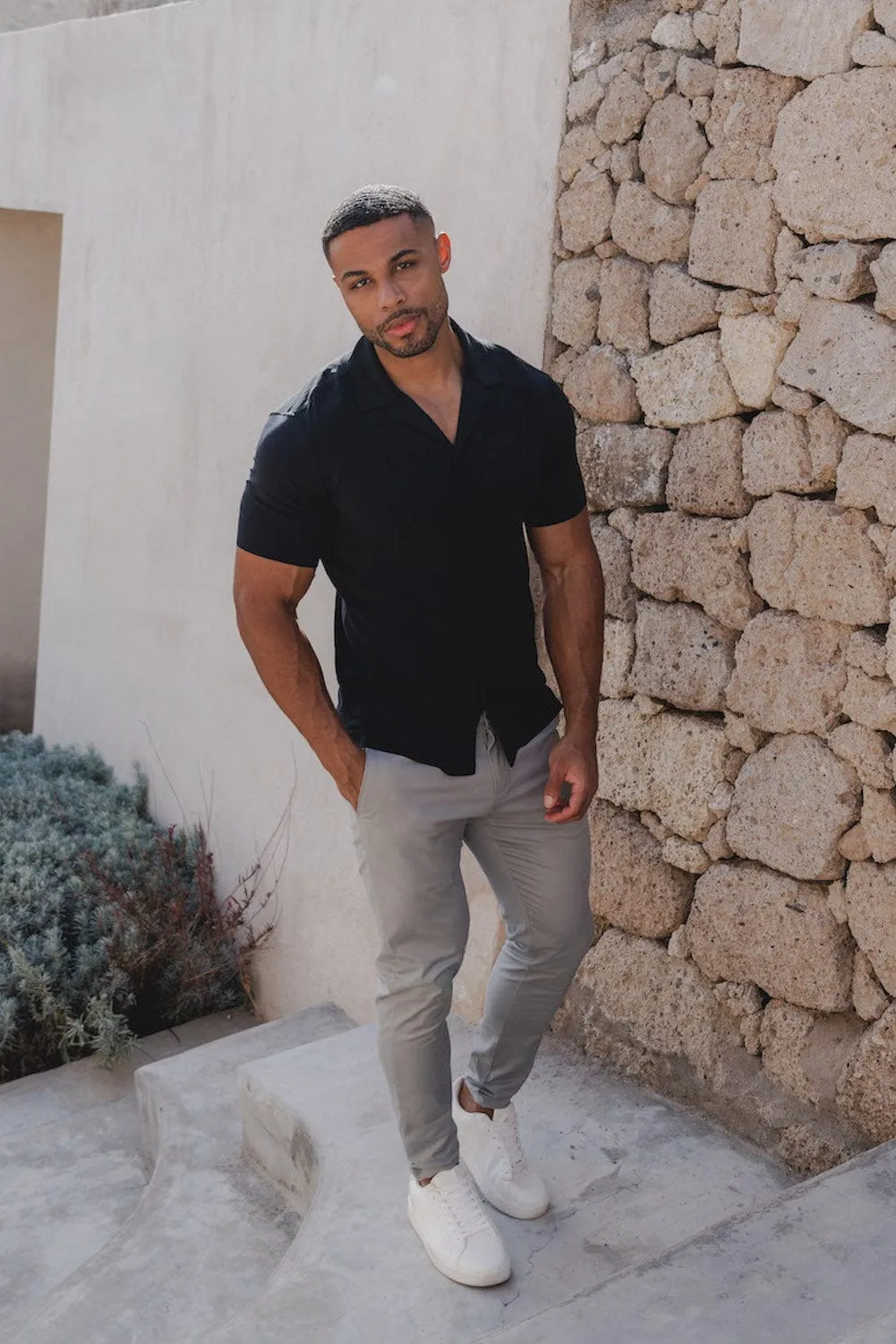 Muscle Fit Short Sleeve Viscose Shirt in Black