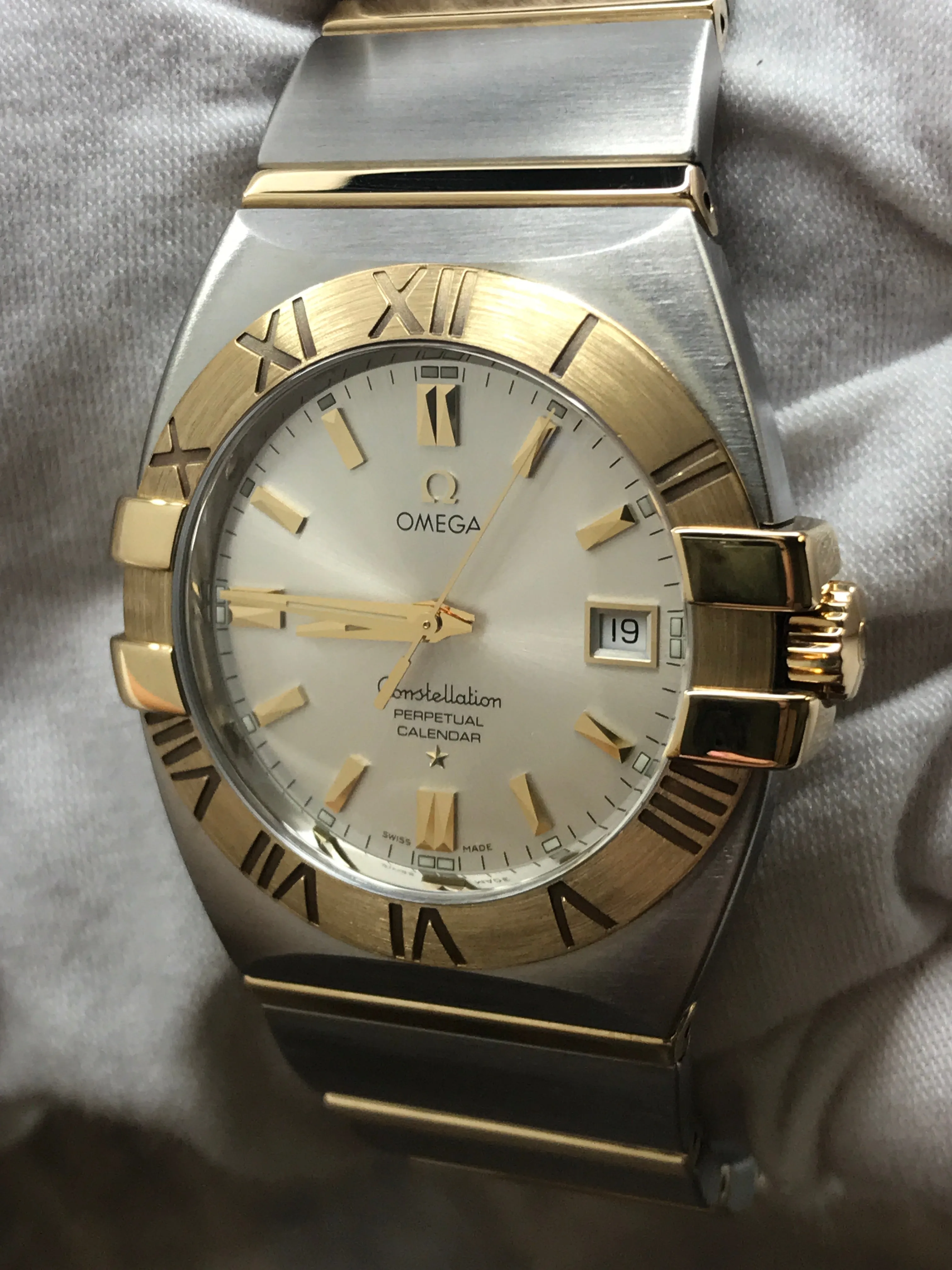 Omega Constellation Double Eagle 1213.30.00 Silver Dial Quartz Watch