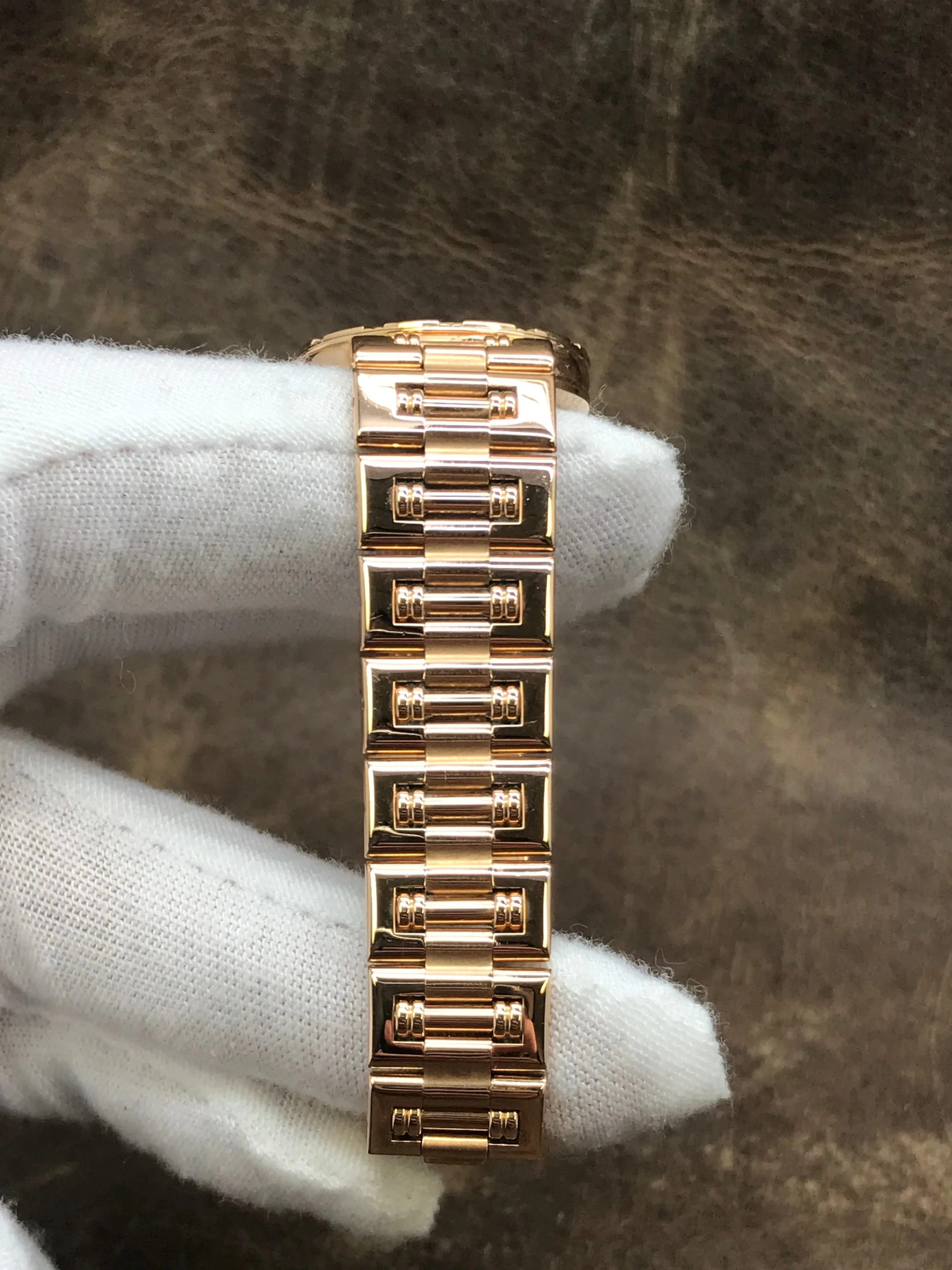 Piaget Dancer 18K Gold 80563/K81 Champagne Dial Quartz Women's Watch