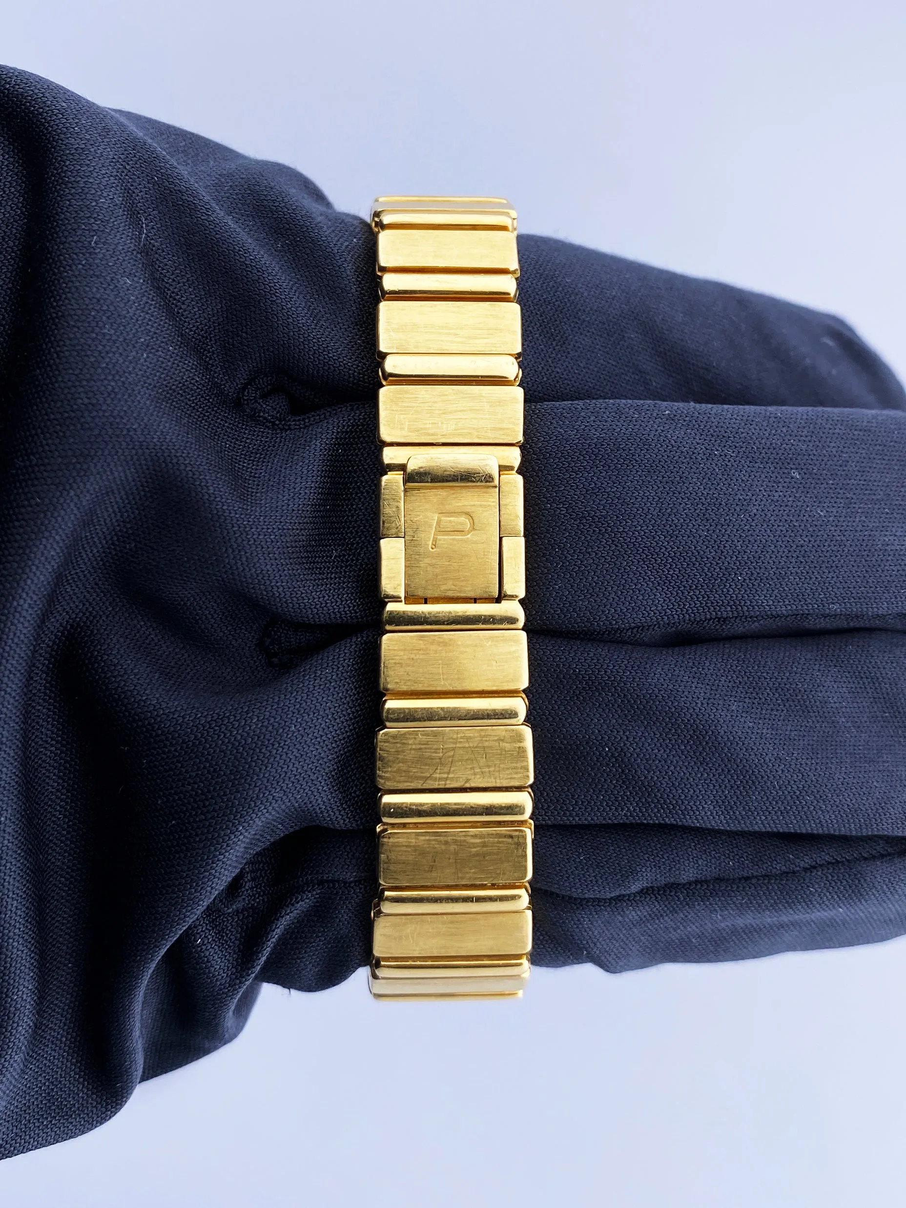 Piaget Quartz 15201C701 Diamond Dial 18K Yellow Gold Ladies Watch
