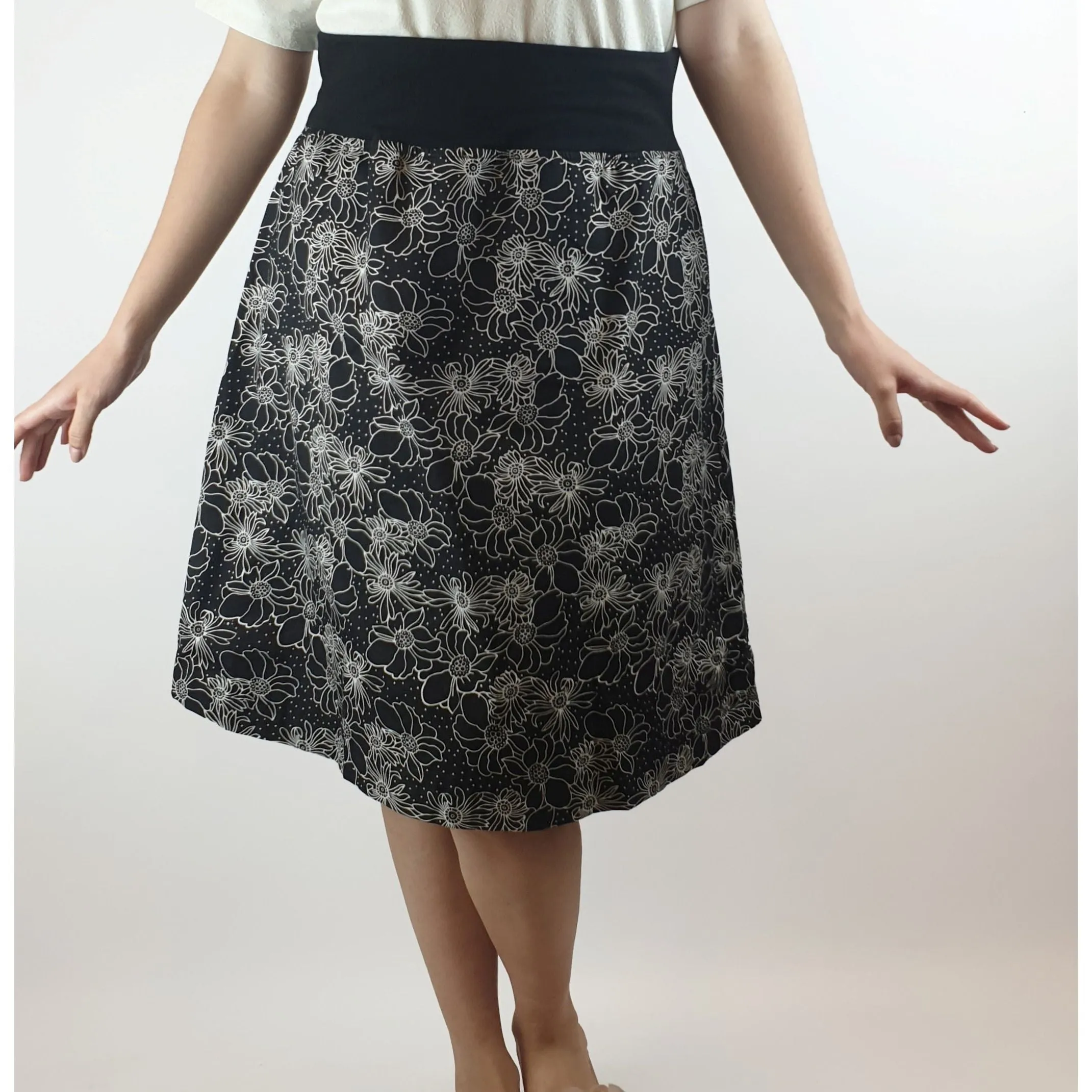 Reversible A-line skirt with green and black print size S (best fits size 10)