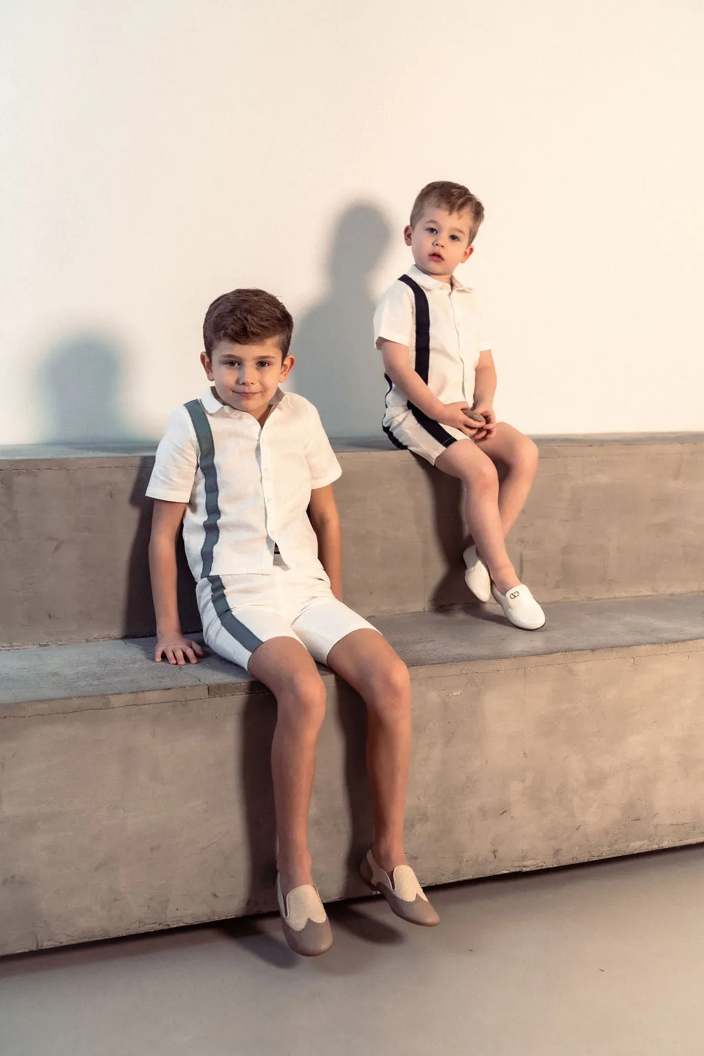 Stripe white/navy shirt set by Mann