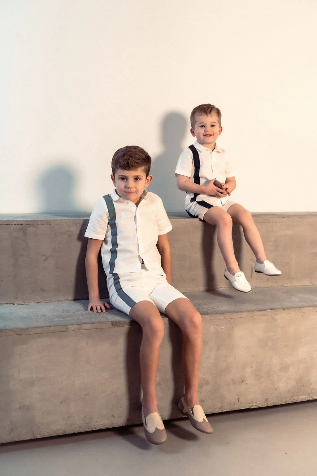 Stripe white/navy shirt set by Mann