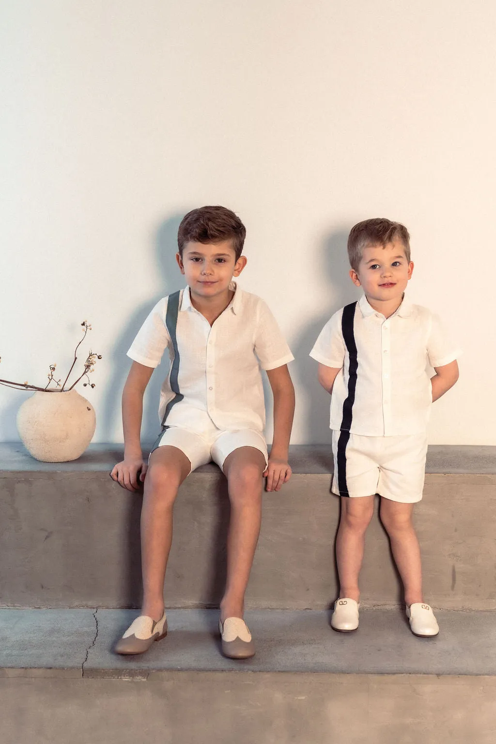 Stripe white/navy shirt set by Mann