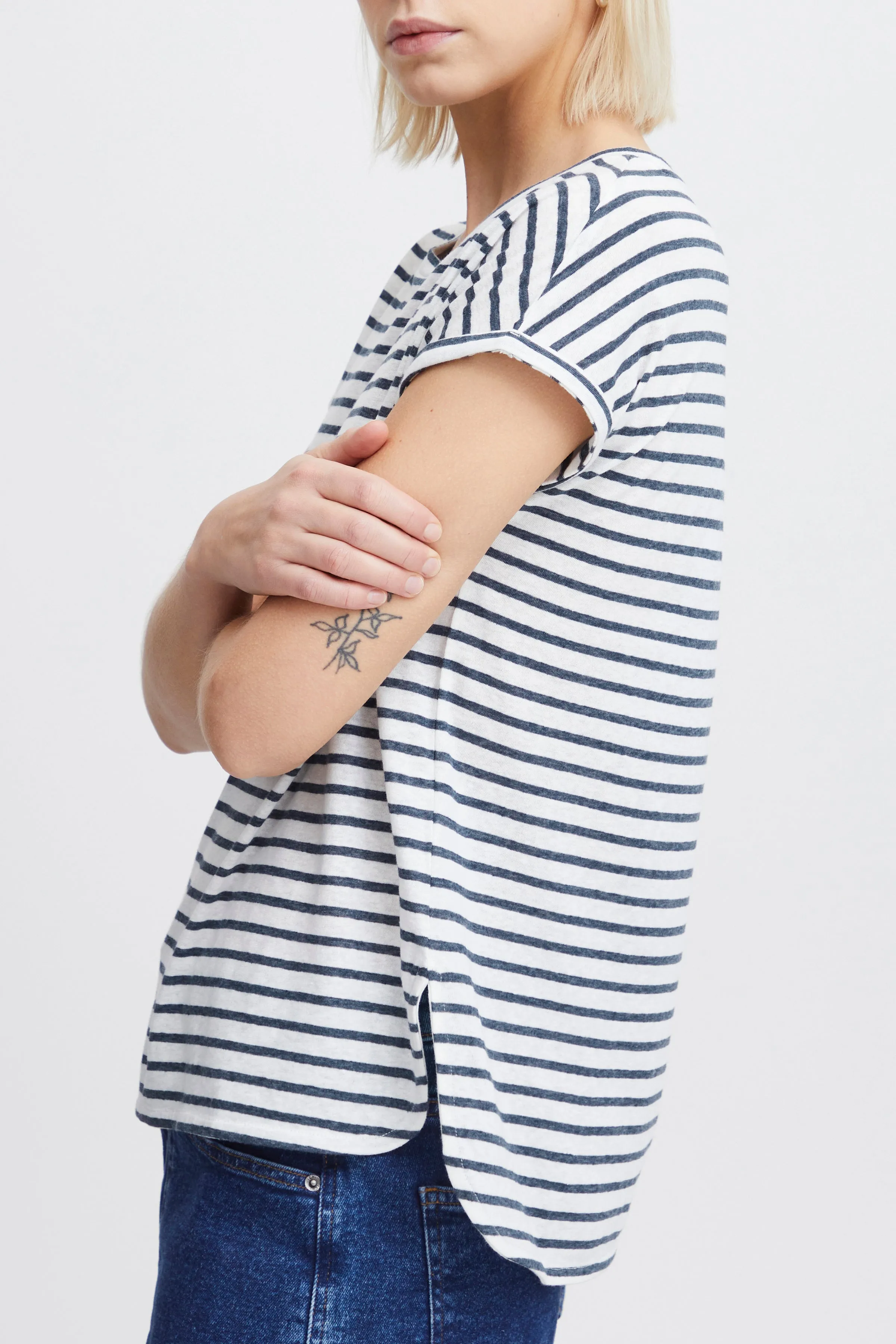 T-Shirt «YULIETTA» in Total Eclipse Stripe von ICHI