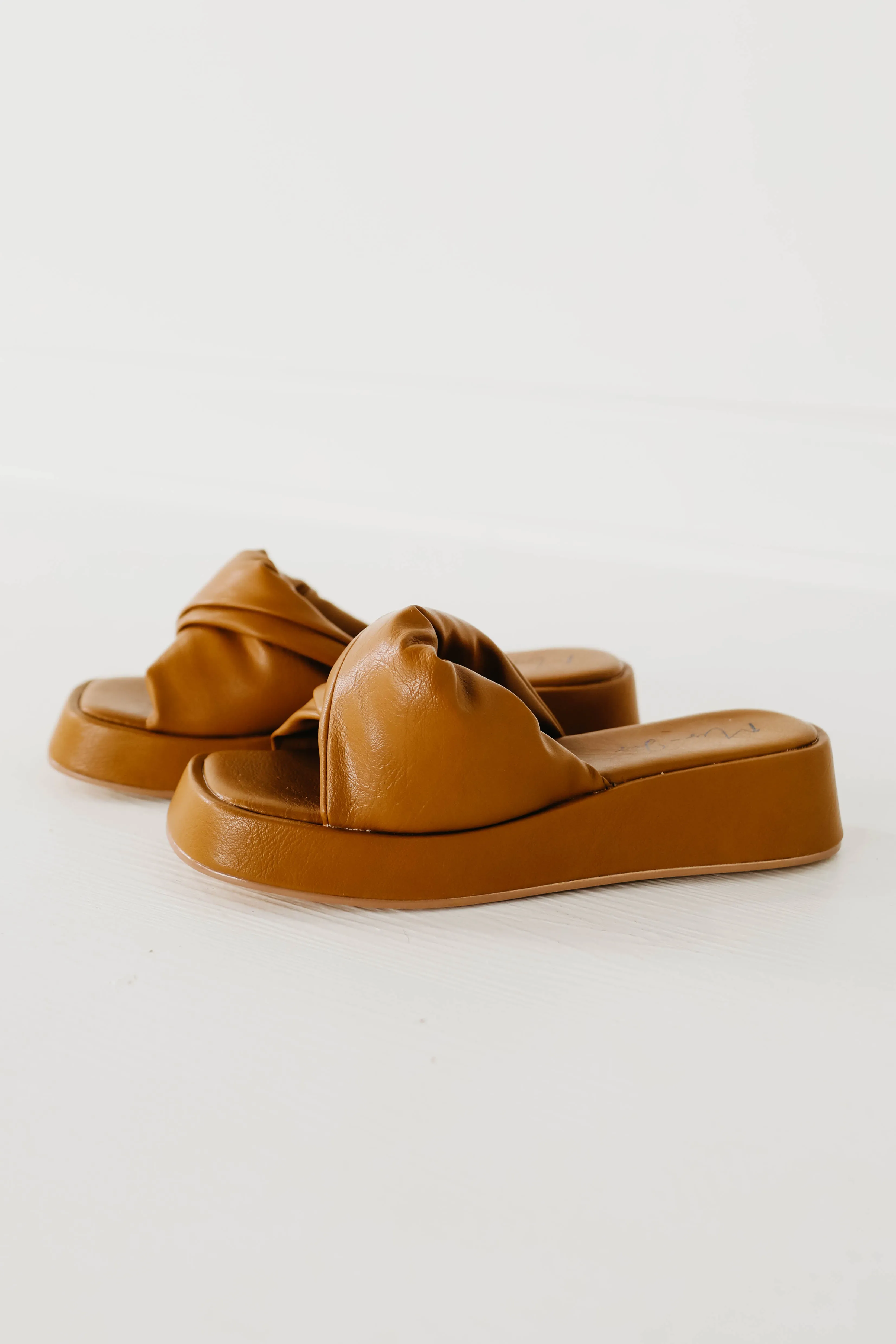 The Amelia Chunky Slide - Camel