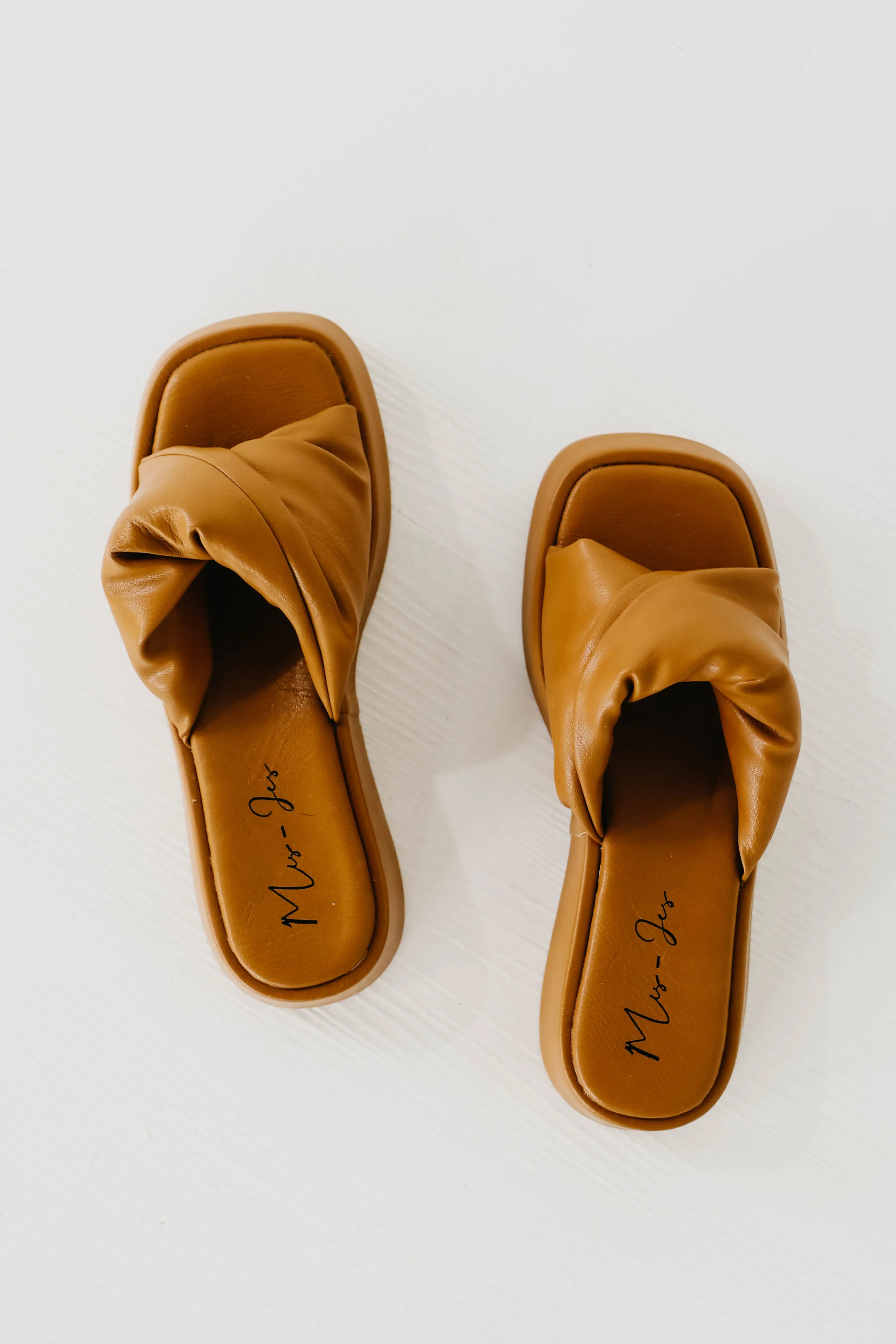 The Amelia Chunky Slide - Camel