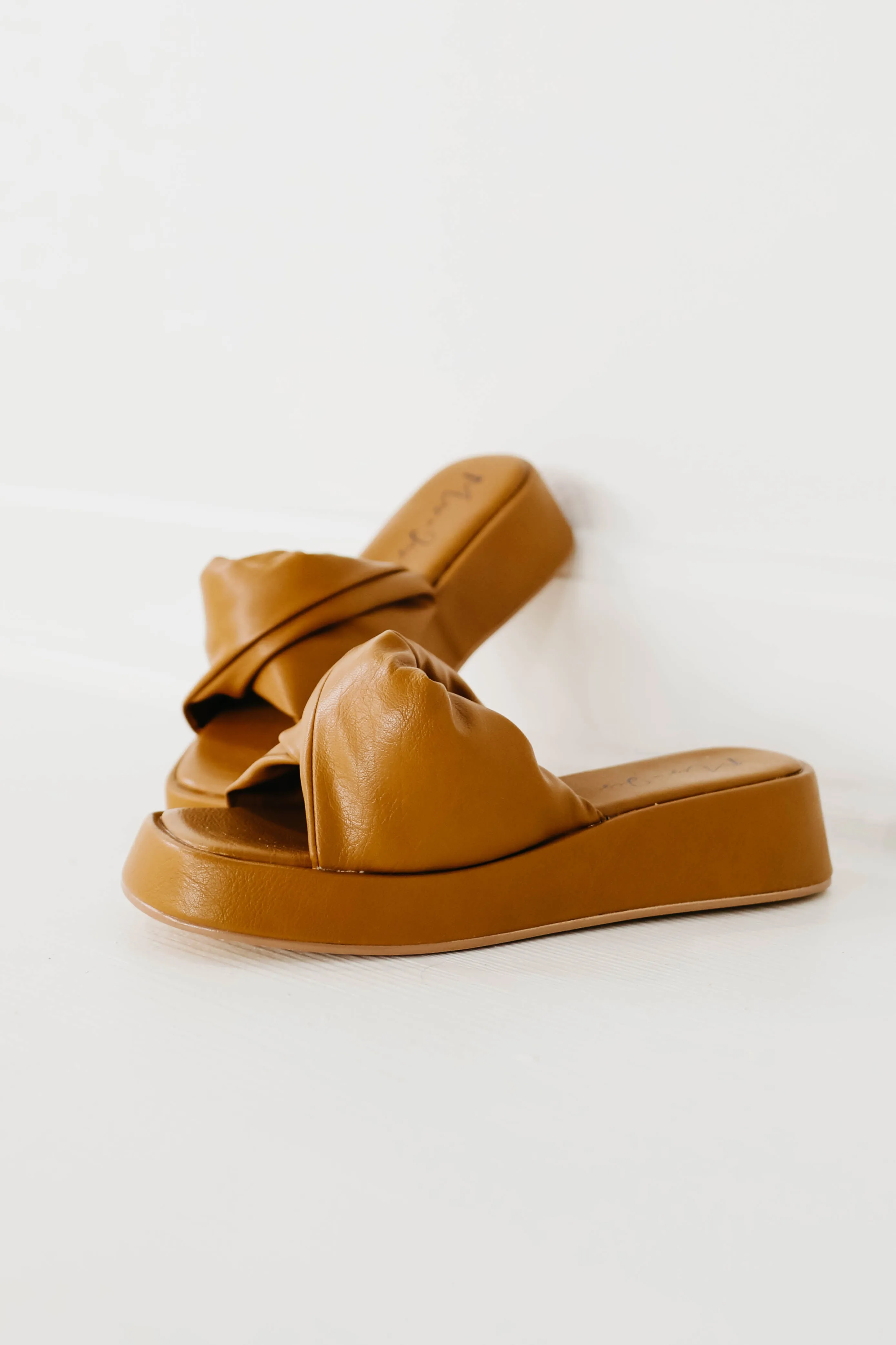 The Amelia Chunky Slide - Camel