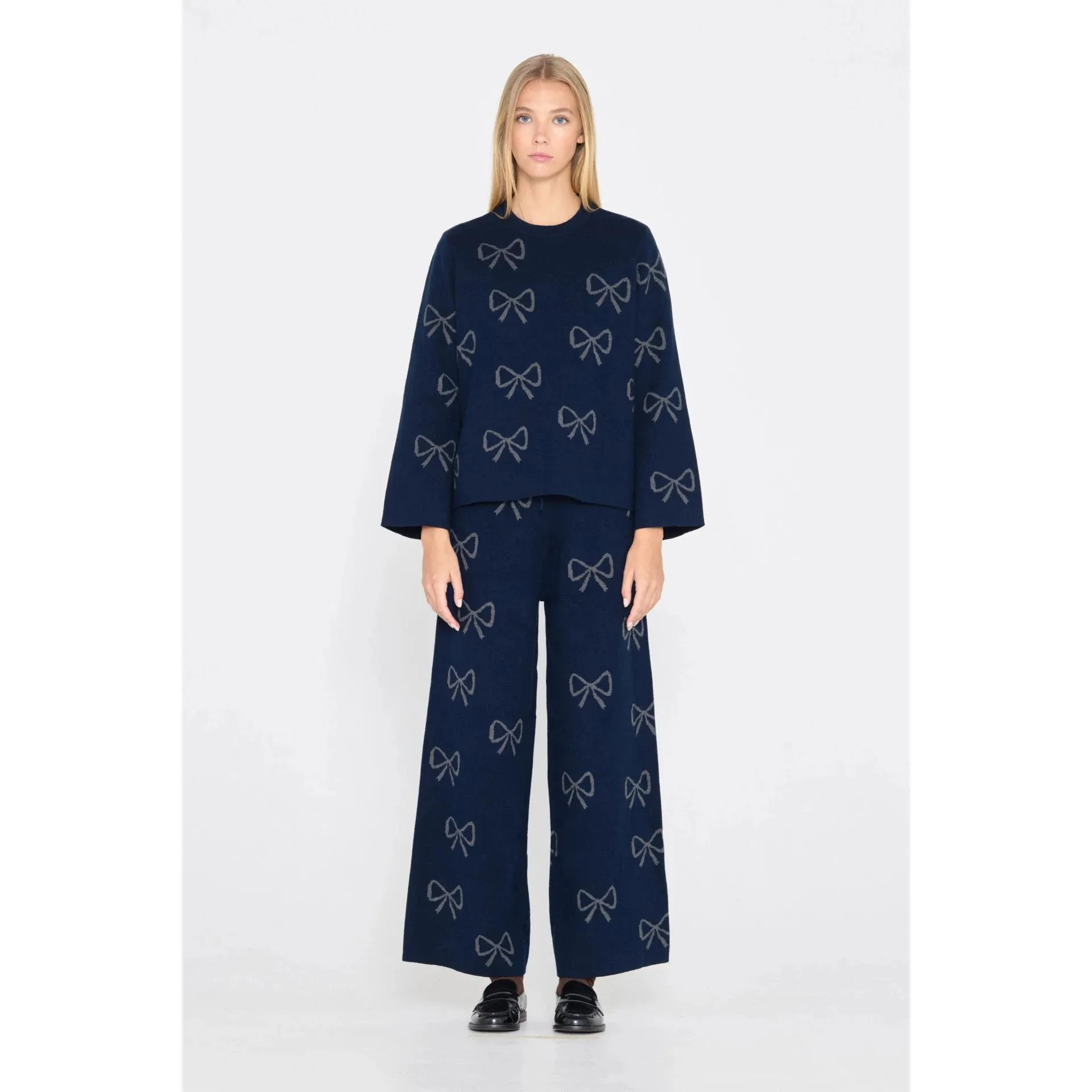 The Tiny Big Sister - Chloe bow sweater