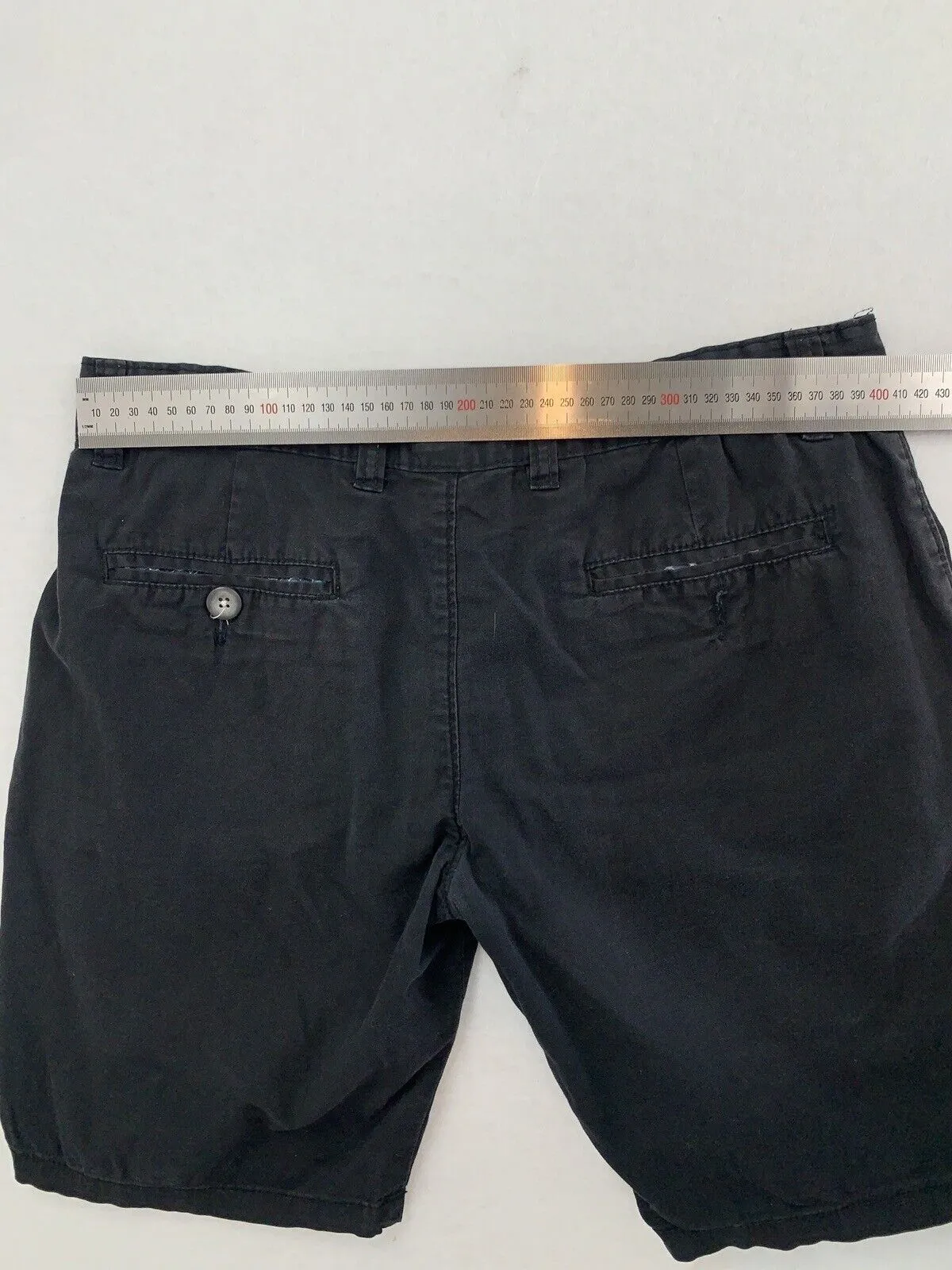 UUA Men’s Black Chino Shorts Size 32
