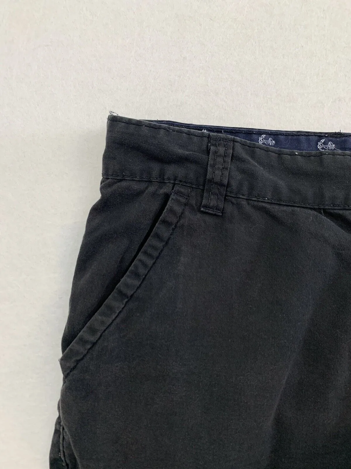 UUA Men’s Black Chino Shorts Size 32