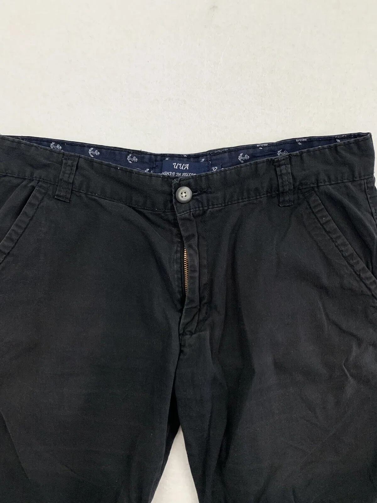 UUA Men’s Black Chino Shorts Size 32