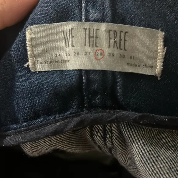 WE THE FREE CUFFED DENIM JEAN SHORTS SIZE 28